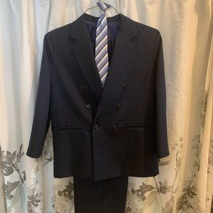 Navy Boys Suit & Tie!